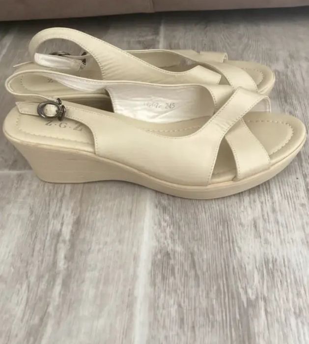 Босоножки женские