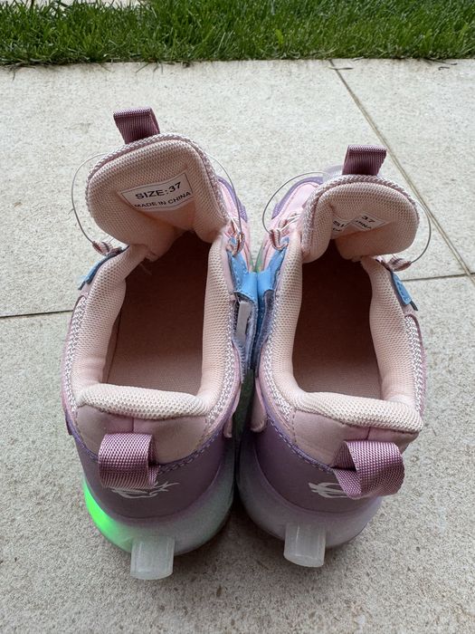 Adidasi cu role marimea 37