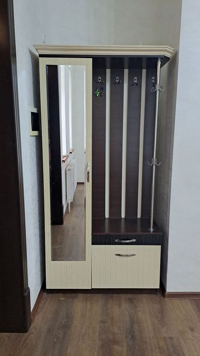 Продаю прихожий шкаф для обуви