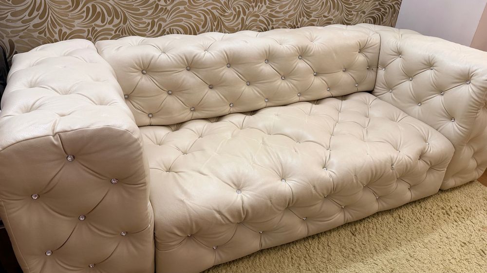 Продавам кожен диван