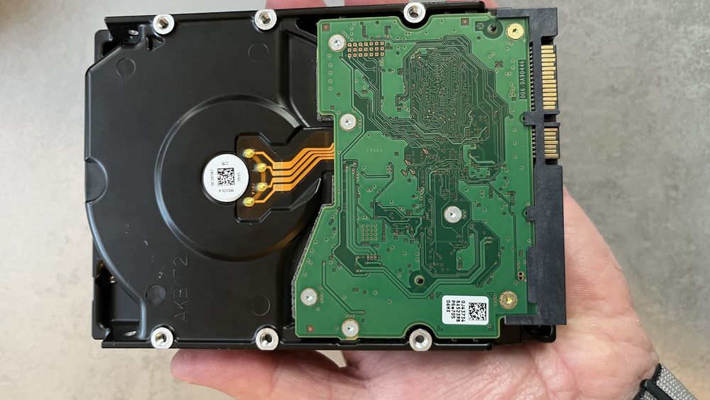 HDD 2000 gb , 2 TB de 3,5” calculator sau DVR .