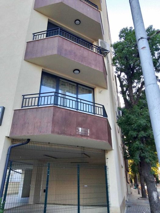 Дава се под наем Двустаен апартамент в Варна, Операта - 75 кв.м за 612 € - Снимка #1