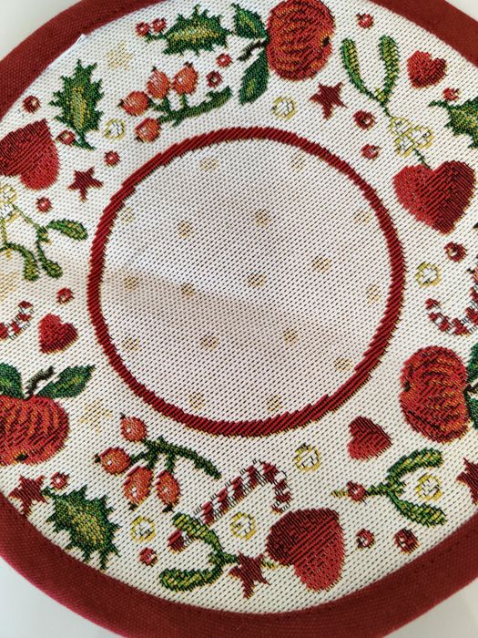 Декоративна покривка и подложка