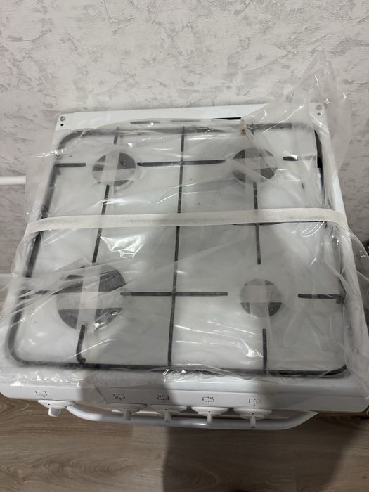 Продам газ плиту новую
