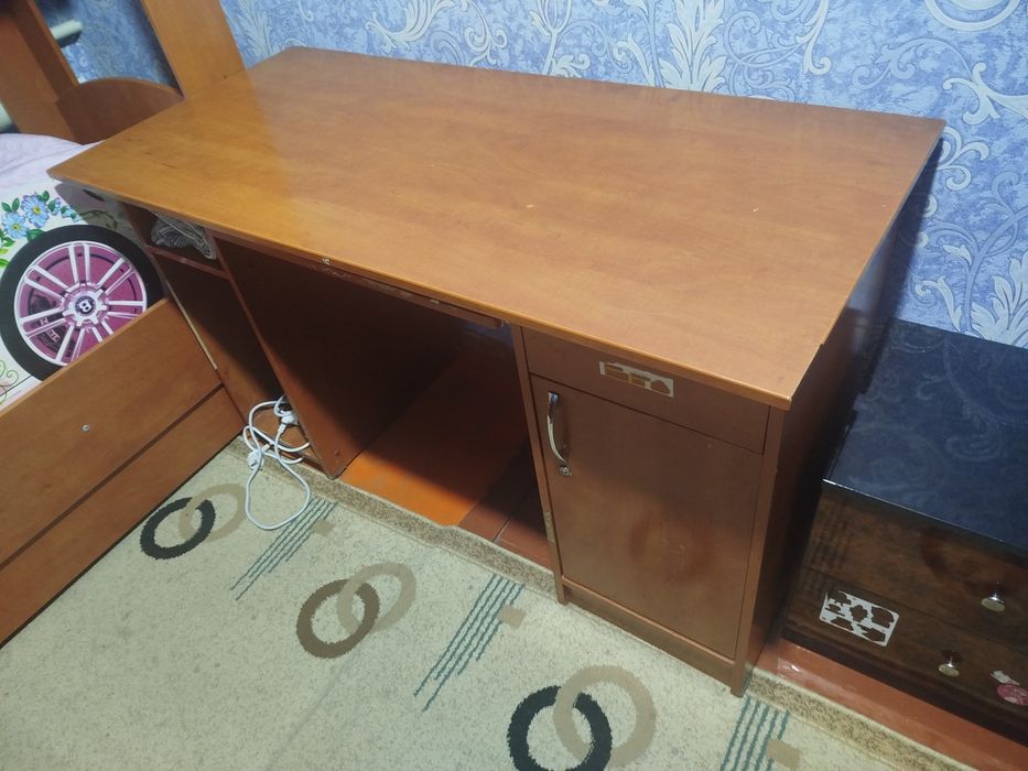 Конплект Стол, Шкаф, Кроват