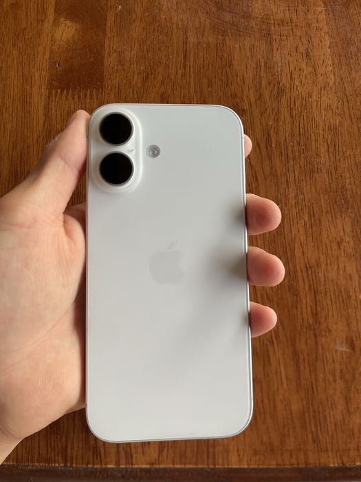 IPhone 16 | White | 128 GB | 94%