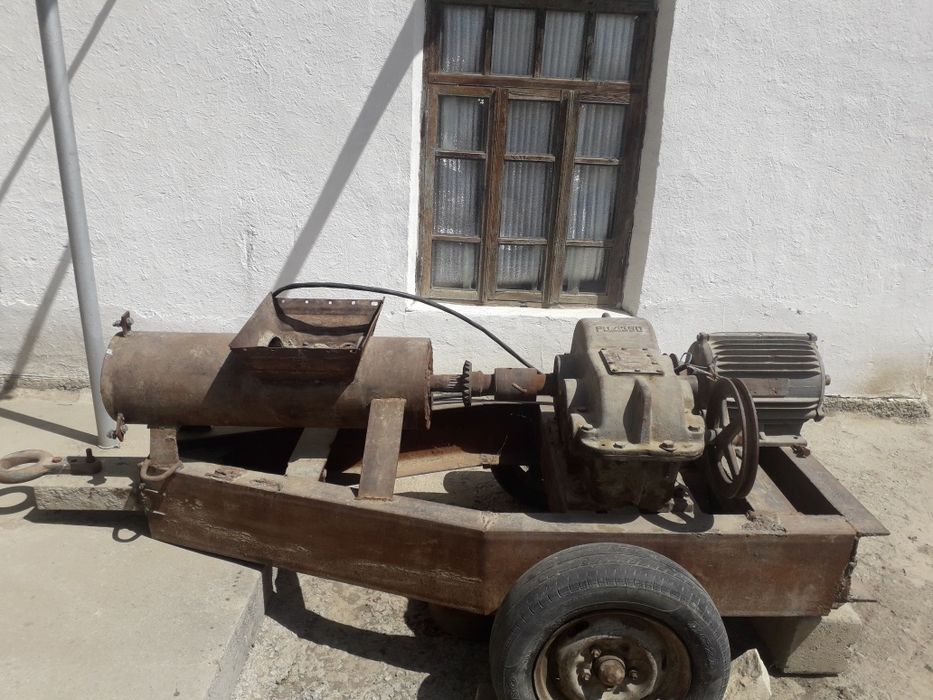 Xom g'isht chiqaradigan apparat sotiladi