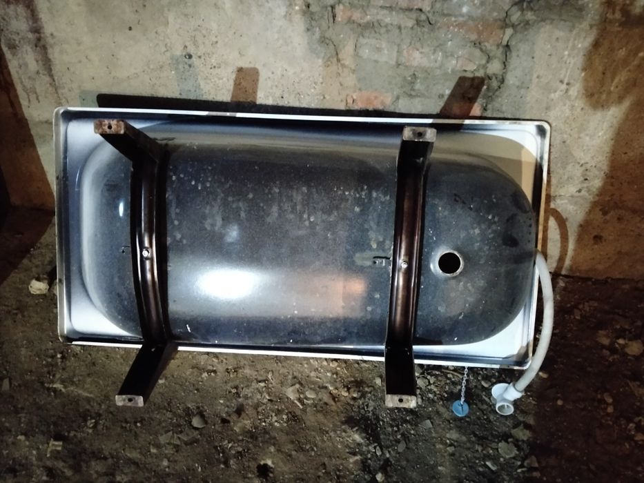 Продам ванну металлическую б/у 150/75