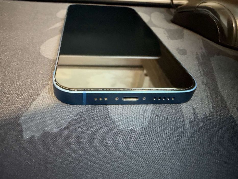 iPhone 13.