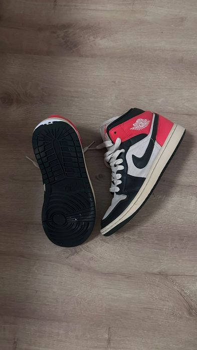 Jordan 1 Mid, marimea 39
