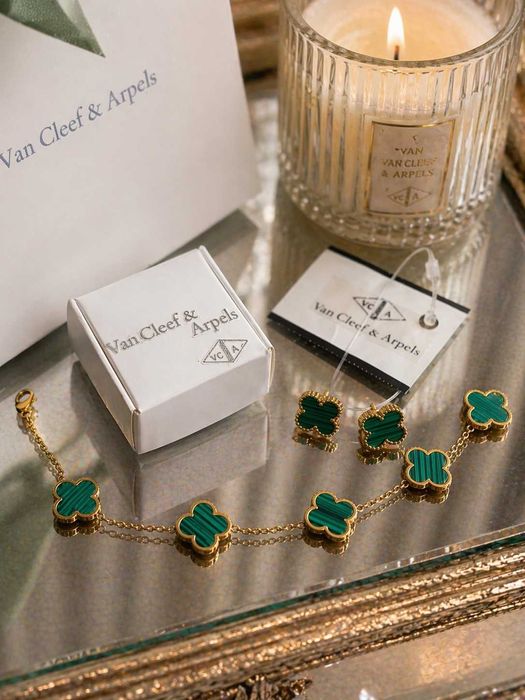 златист сет детелина гривна с обеци комплект бижута ван клиф van cleef с кутия и калъф от велур зелена гривна и зелени обеци неръждаема стомана