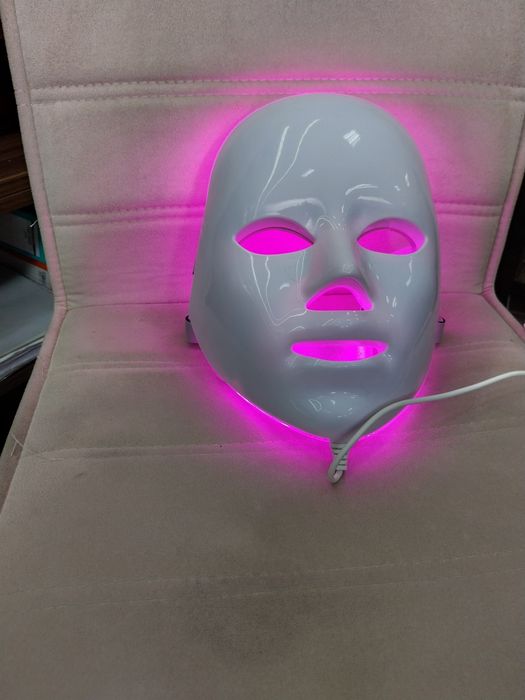 Козметична LED маска за лице.