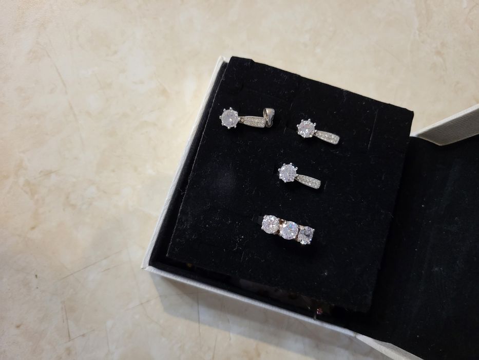 Сребърни бижута, комплекти и лотове