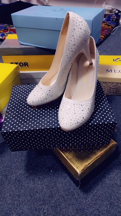 Tufliklar Ayolar uchun