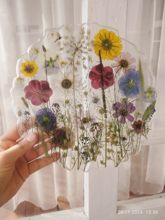 Панно картина из настоящих цветов и эпоксидной смолы