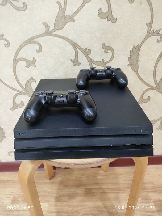 Ps4 pro  продаю с 4 играми