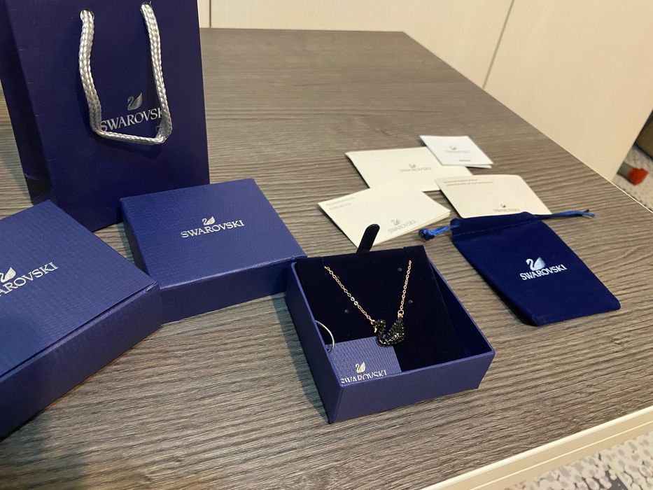 Colier Swarovski swan lebada neagra colier auriu