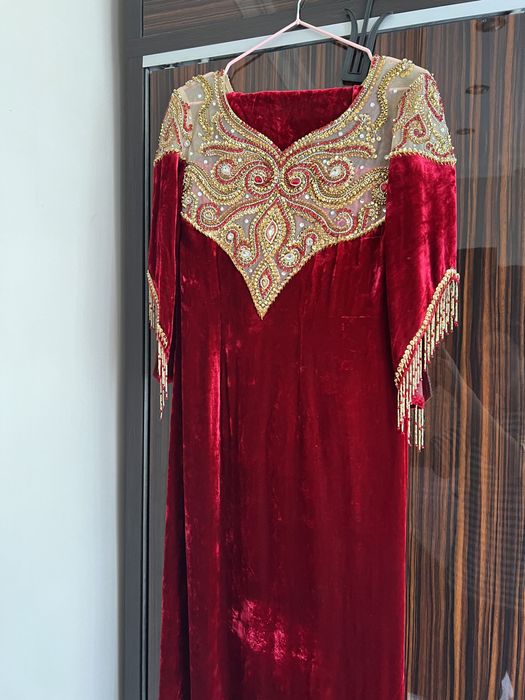 Новое нарядное платье