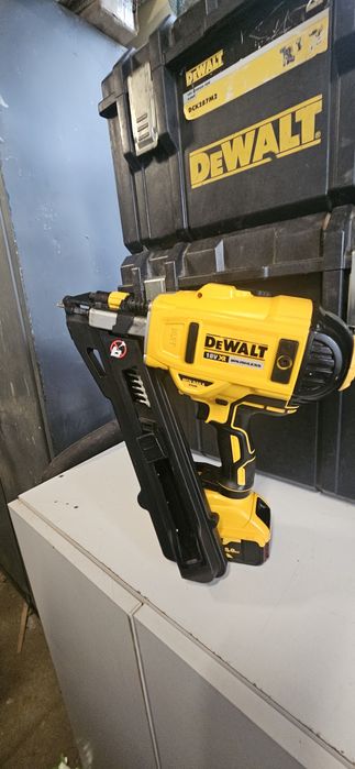 Pistol cuie dewalt dcn 693