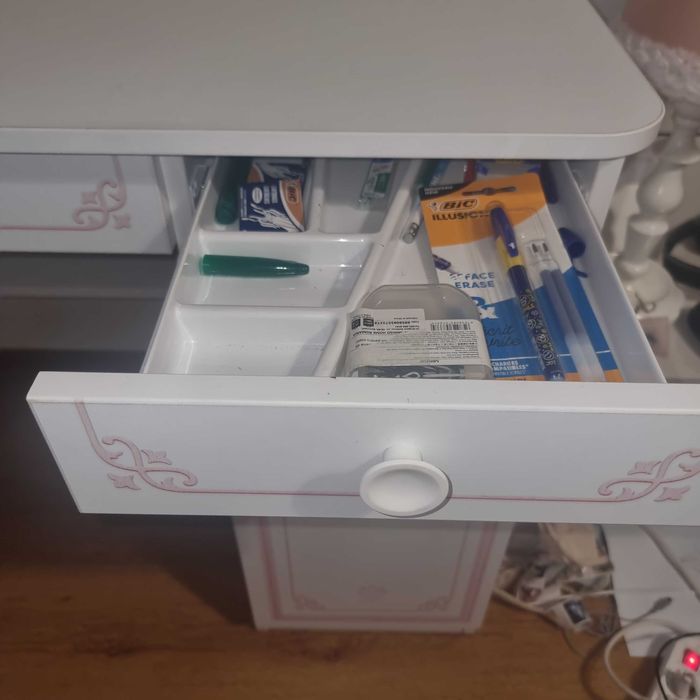 Birou pentru camera de fete