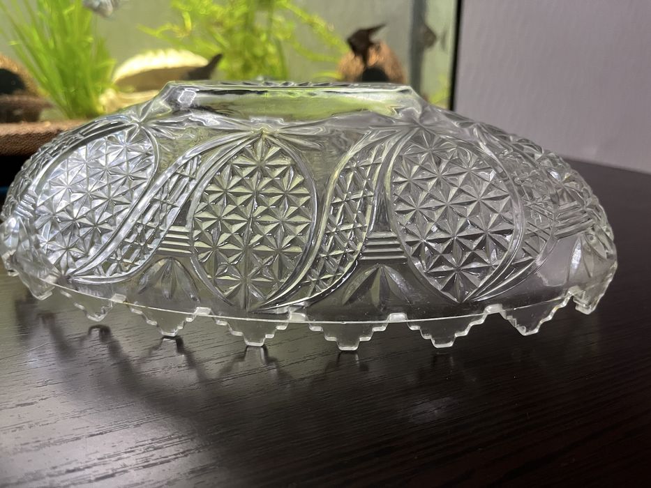 Продам хрустальную вазу