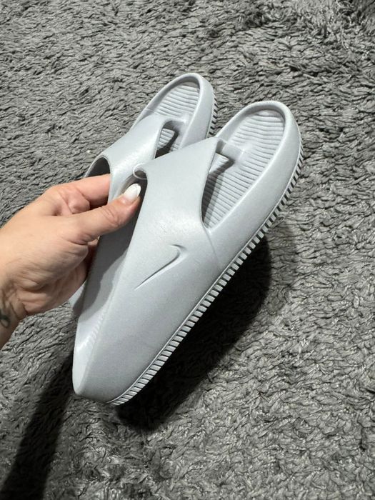 Nou cu etichetă :Șlapi Nike marimea 38