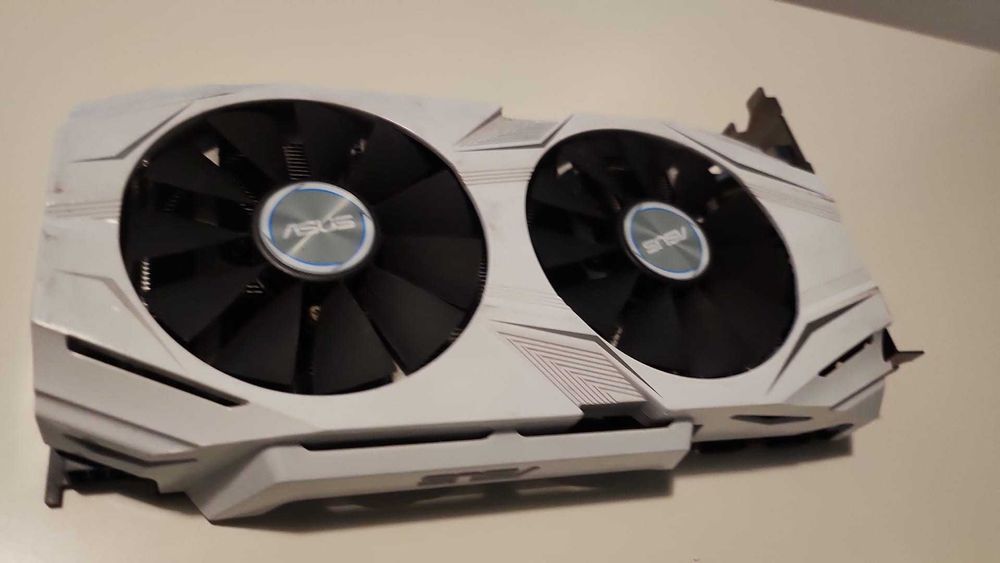 Plăci video GPU GTX 1070 / RX 580 / Vega 64 (ASUS, Red Devil, Nitro+,MSI), sursă EVGA 1200W Platinum