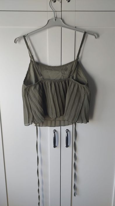 Crop top maiou cu bretele reglabile