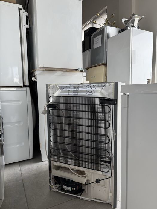 Малък хладилник Сименс за вграждане