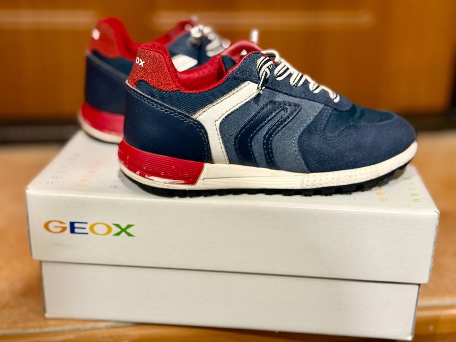 Детские замшевые кроссовки Geox