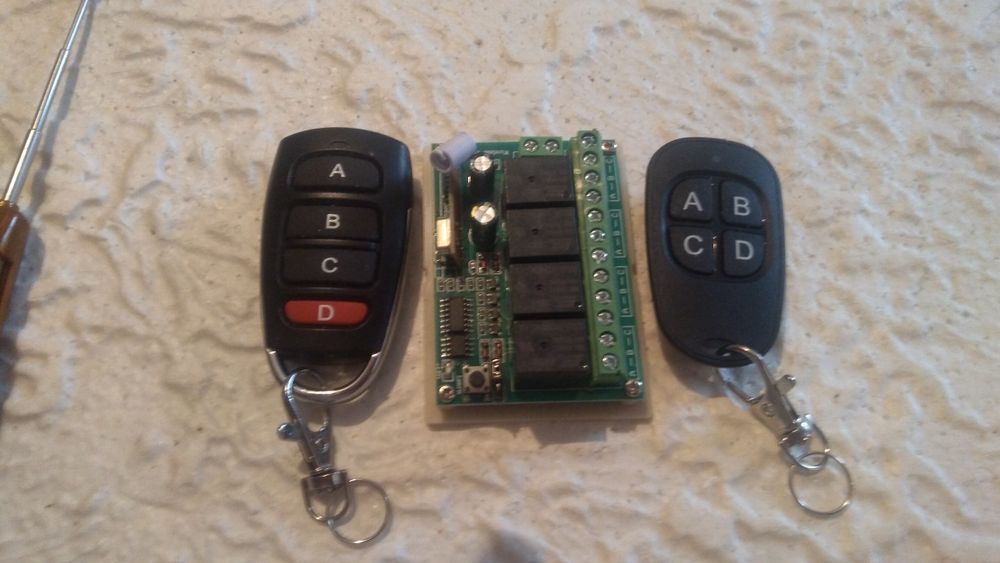 Пульт с 4 канальным радиореле.