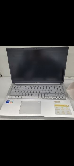 Продавам лаптоп самсунг