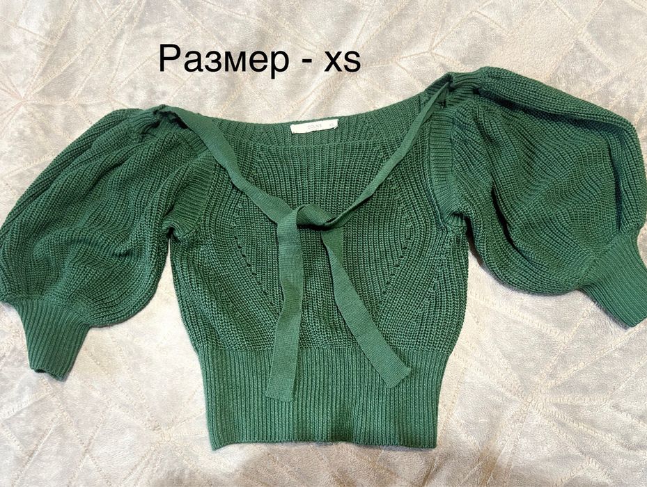 Женская одежда, разного размера.