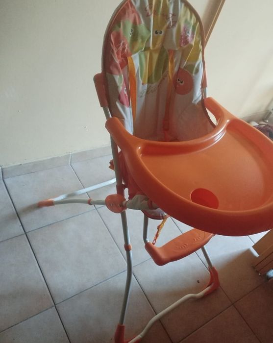 Masa pentru bebeluși și cărucior
