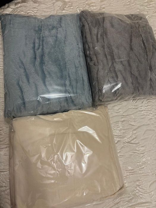 Продам пледы новые.