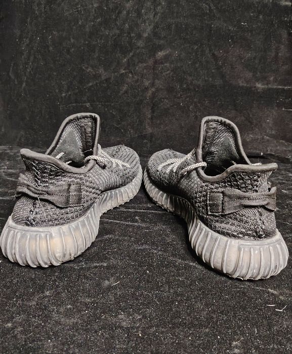 Adidas Yeezy Boost 350 V2
Размер 43
12.000₸