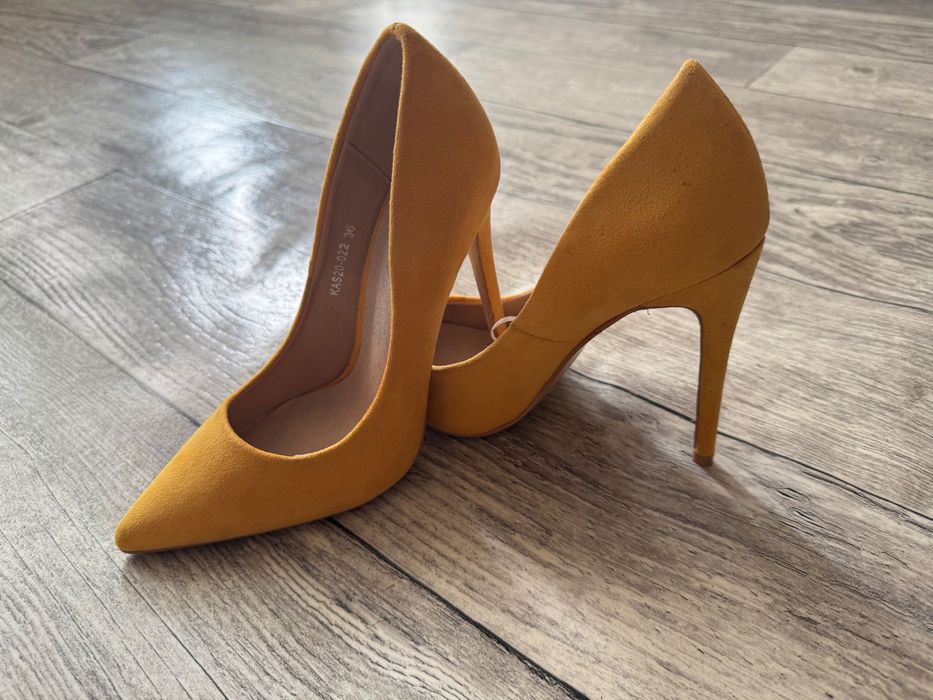 Дамски обувки с ток