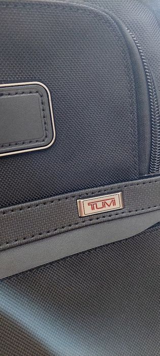 Продам сумку через  плечо tumi