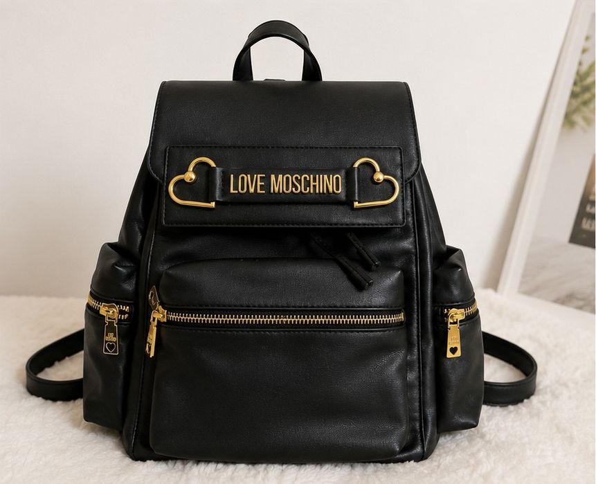 Продавам раница Love Moschino Heart