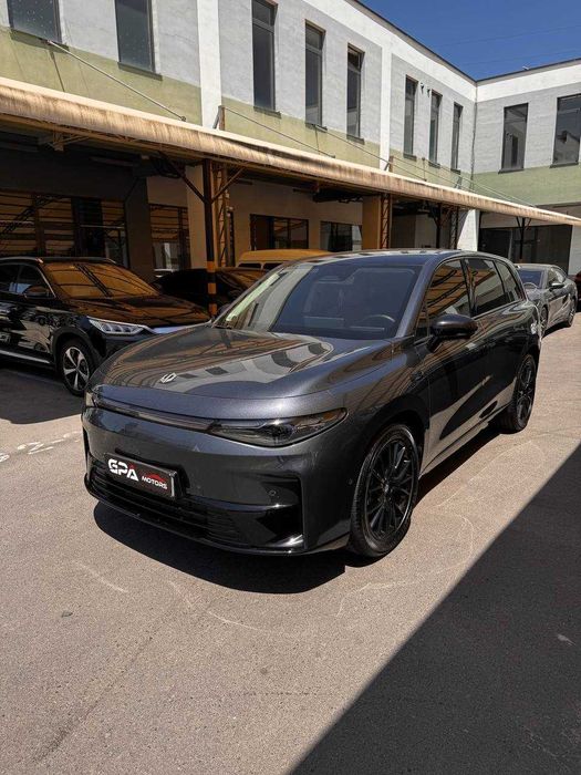 LEAPMOTOR C10 Гибрид 2024й краска тозза