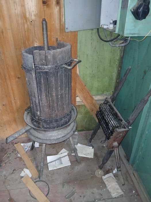 Cada ciubar pentru struguri prune storcător struguri si cuva cu sdrobitor