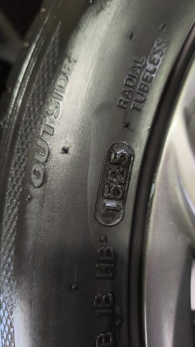 Vând anvelope 225 50 r17 Hankook