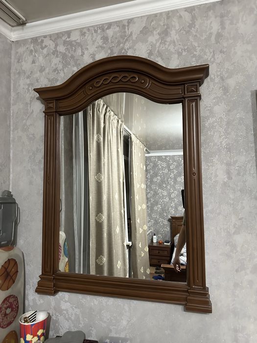 Продам комод с зеркалом