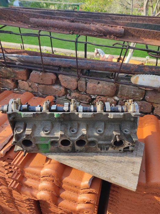 Глава за двигател 2000 i 121 кс