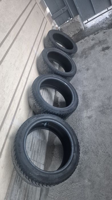 Зимние шины 235/45/18р