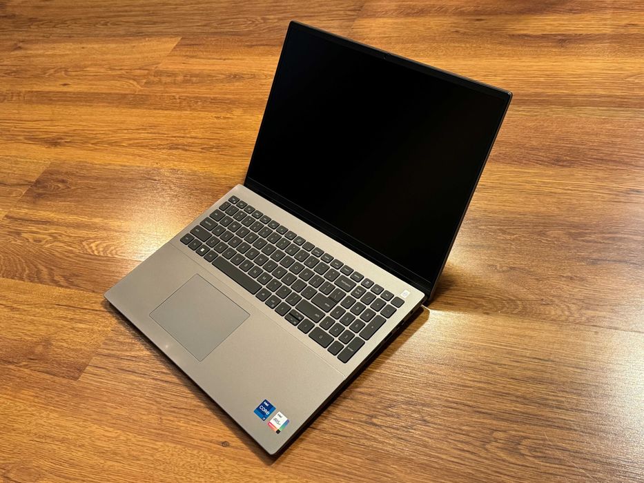 НОВ 16 WUXGA i7-1360p DELL Vostro 5630 16GB LPDDR5/512GB NVMe/Гаранция