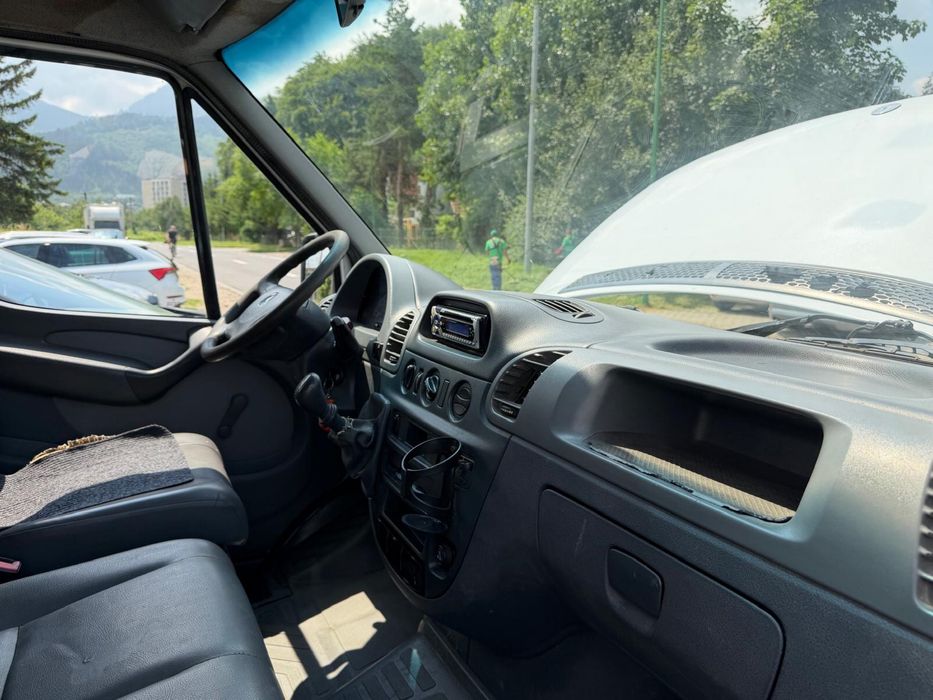 Vând Mercedes Sprinter 211 CDI, an 12/2005, M1 8+1 locuri,ampatament lung