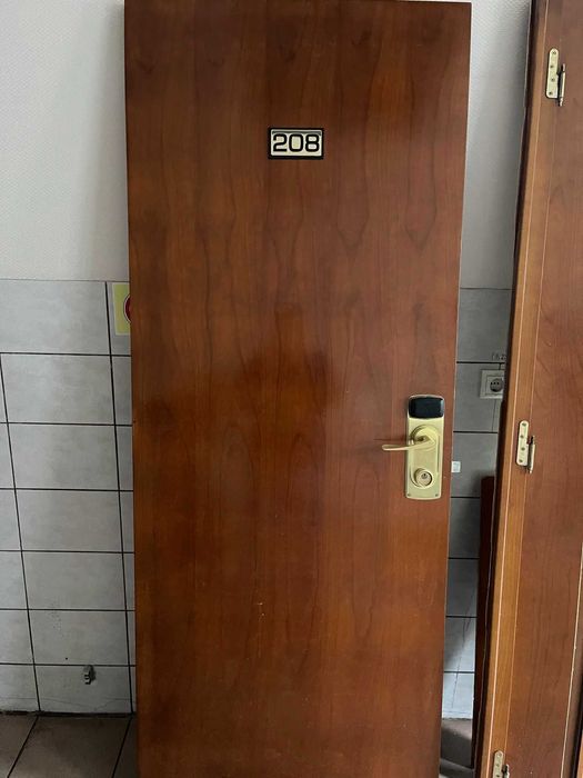 Usi lemn masiv,usi hotel,usi cartela hotel