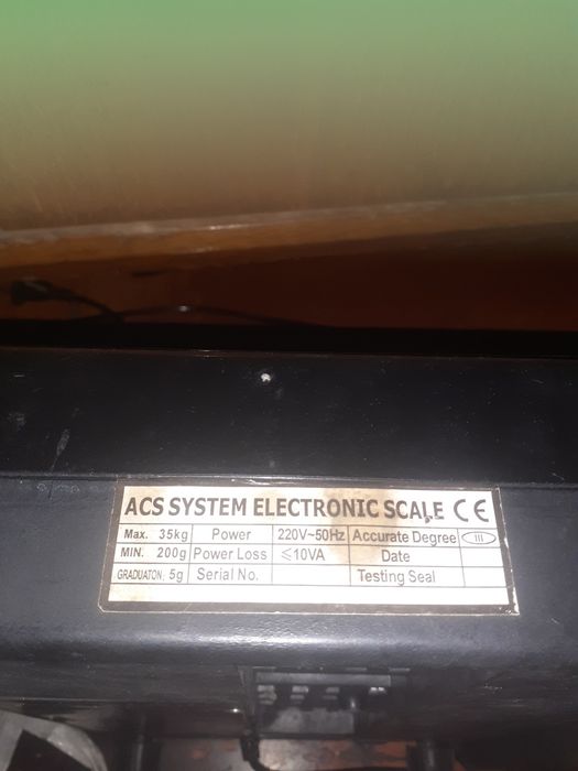 Продаються электронные магазинные весы.от200г до 35кг макс.вес.
