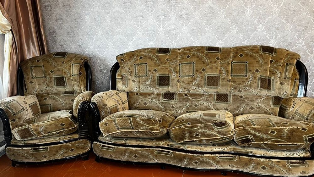 Продам диван и 2 кресла.
